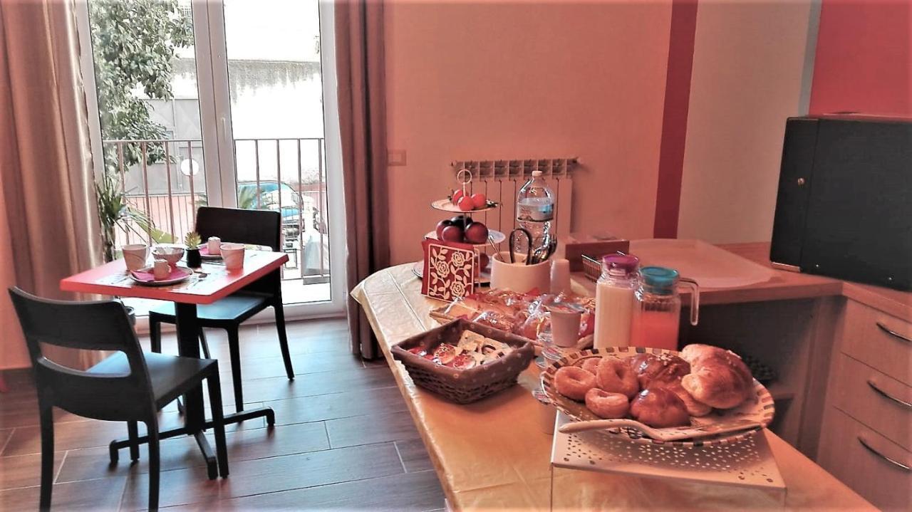 A Due Passi Dal Museo Couette-café Naples